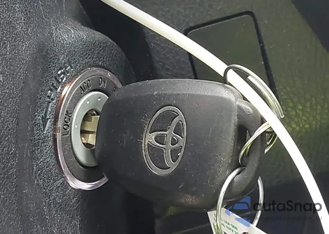 2018 Toyota Rav4 Le z USA, uszkodzony, nr VIN JTMZFREV5JJ725555